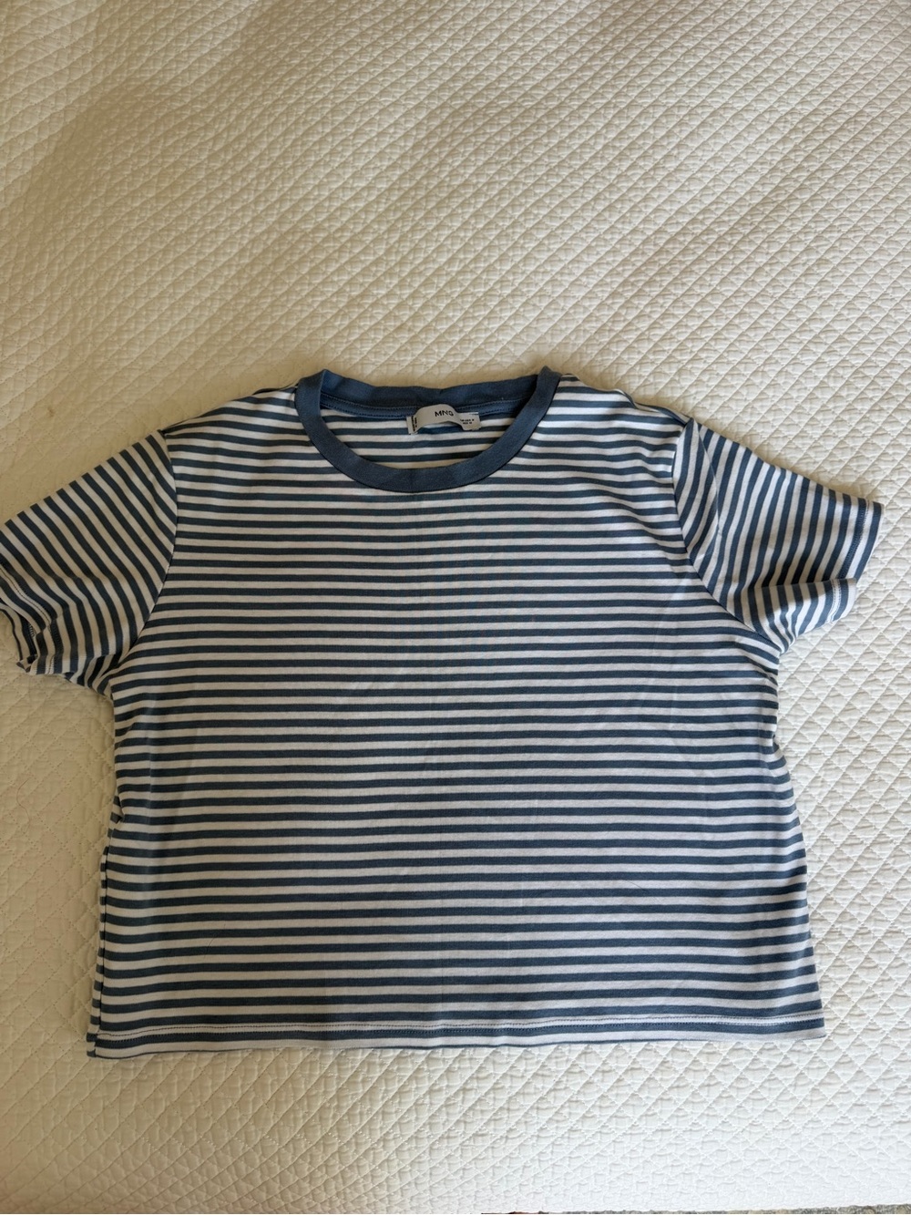 Mango women’s blue and white cropped tee